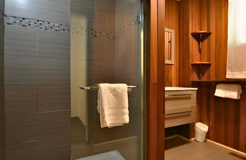 The Blue Mountains Ski Chalet | Private Forest Setting, Pool, Sauna, Hot Tub & BBQ