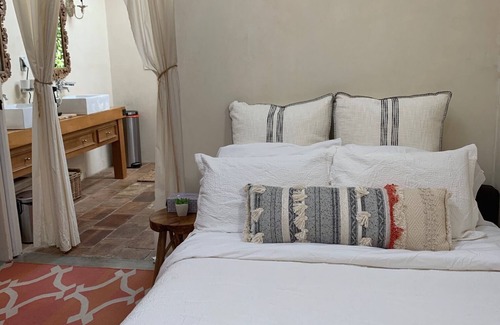 West Los Angeles House | Private French Farmhouse Studio Suite With Stone Pool/Hot Tub/BBQ