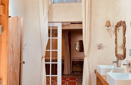 West Los Angeles House | Private French Farmhouse Studio Suite With Stone Pool/Hot Tub/BBQ
