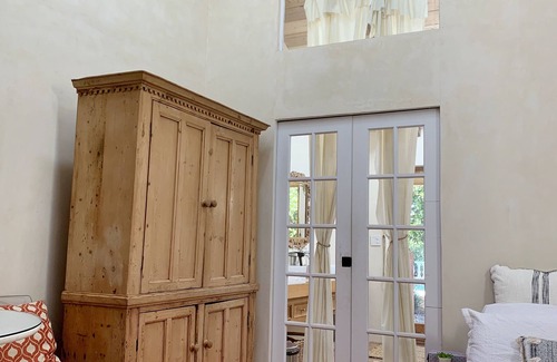 West Los Angeles House | Private French Farmhouse Studio Suite With Stone Pool/Hot Tub/BBQ
