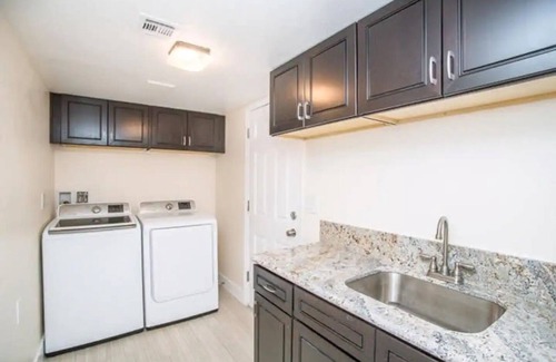 Villa Bonita Estates House | Private Full Bed, TV and shared bathroom C-106