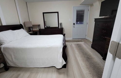 Bethesda Bed & Breakfast | Private Furnished Bedroom with Kitchen & Breakfast – Near Bethesda downtown