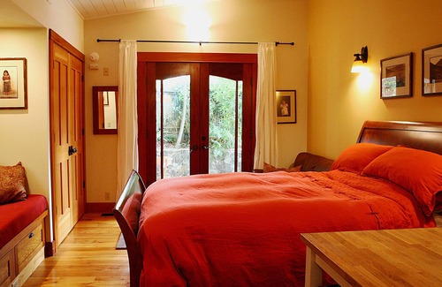 Jacoby Creek Apartment | Private garden, bathhouse luxury!