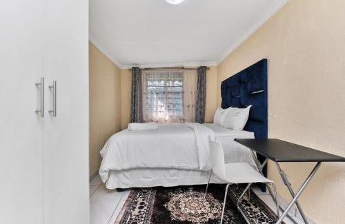 Greater Johannesburg Metropolitan Area Apartment | Private Garden Cottage with Kitchenette
