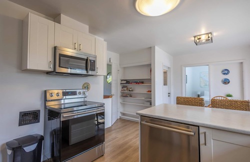 Regional District of Nanaimo Cottage | Private Garden House Near the Beach