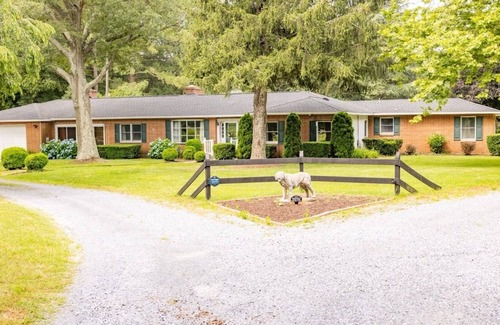 Bethlehem House | Private Gated Country Home with Outdoor Pavilion, EV Charger - Dog-Friendly