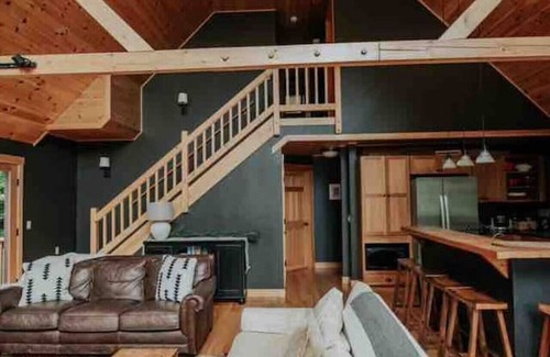 Bethel Cabin | Private Getaway by Sunday River with hot tub