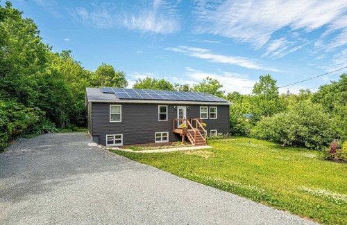 Halifax County House | Private Getaway on McGrath Lake