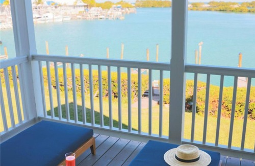 Marathon Hotel | Private Getaway with Outdoor Pool Access and In-Room Cooking!