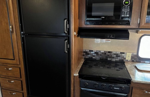 Canyon Lake House | Private glamping spot with lots of wildlife, hot tub and bird watching.
