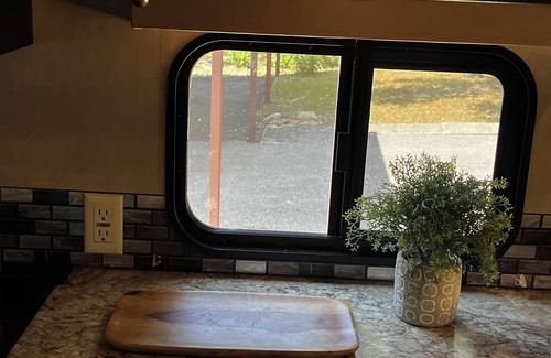 Canyon Lake House | Private glamping spot with lots of wildlife, hot tub and bird watching.