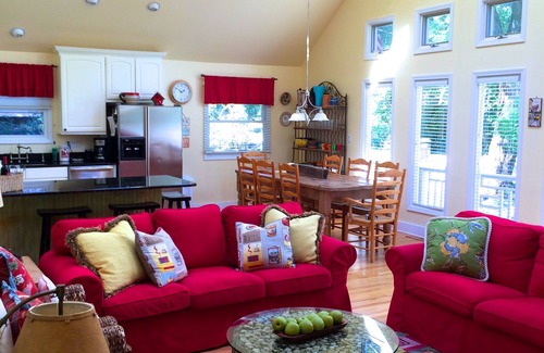 Union Pier House | Private Gowdy Beach Rights on Lake Michigan