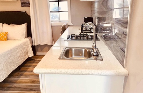 Nassau Cottage | Private Grand Suite #8