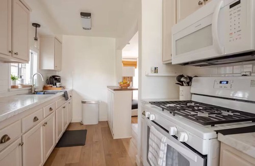 Burbank House | Private Guest House near studios