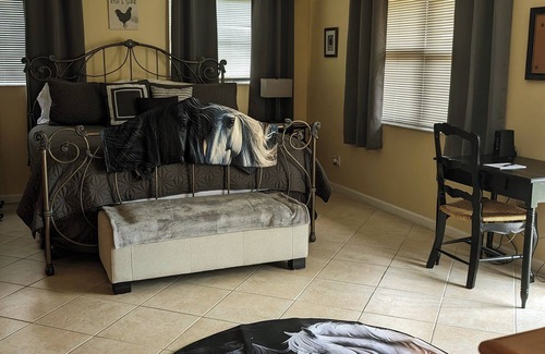 Loxahatchee House | Private Guest House on a horse farm
