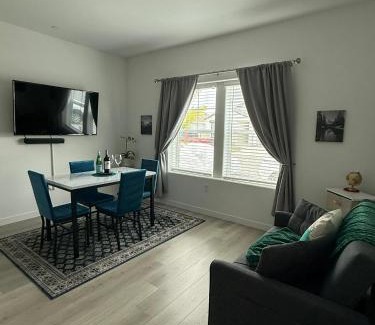 Wheatland House | Private Guest Suite, 7 miles from Hard Rock