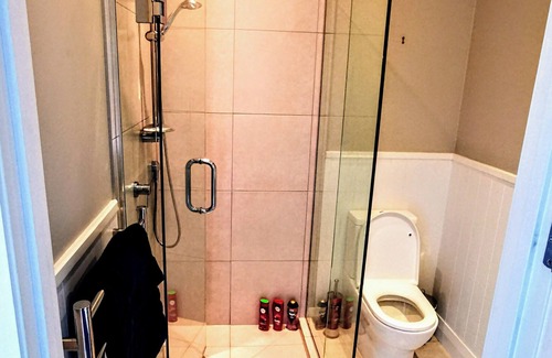 Paremoremo House | Private Guest Suite in Stunning Rural Location