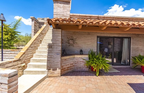 Catalina Foothills Estates Apartment | Private Guest Wing in the heart of the Catalina Foothills w/Rooftop Patio