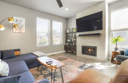Lincoln Park House | Private Gym, Rooftop Deck, Luxury Downtown Denver Living