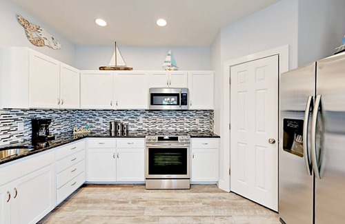 Port Aransas House | PRIVATE HEATED POOL! Endless Summer is just blocks from the beach!
