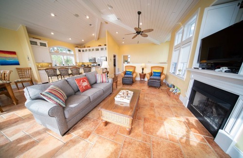 Plantation House | Private Heated Pool, Short Walk to Beach, Great Reviews, Dog Friendly
