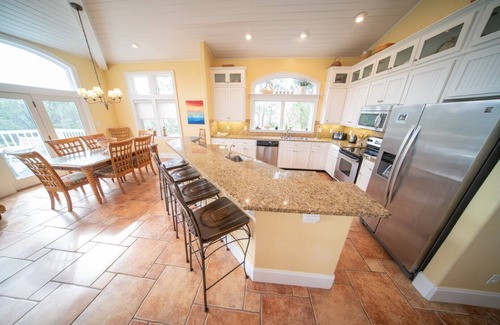 Plantation House | Private Heated Pool, Short Walk to Beach, Great Reviews, Dog Friendly