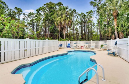 Plantation House | Private Heated Pool, Short Walk to Beach, Great Reviews, Dog Friendly
