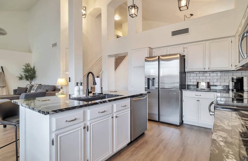 Hillcrest Ranch Homeowners House | Private Heated Pool, Dog Friendly, Garage Parking, Near Golf, Hiking, Shops/Dining + FREE GOLF!