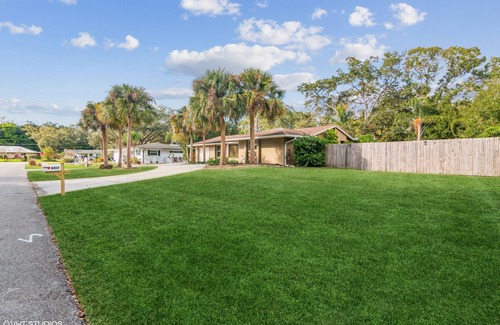 Sarasota Springs House | Private heated pool home mins to beaches and down town Sarasota Pet friendly