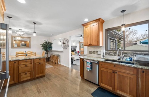 Arvada House | Private Heated Pool~Lake View~Kitchenette~Sleeps 12~Peloton Bike!