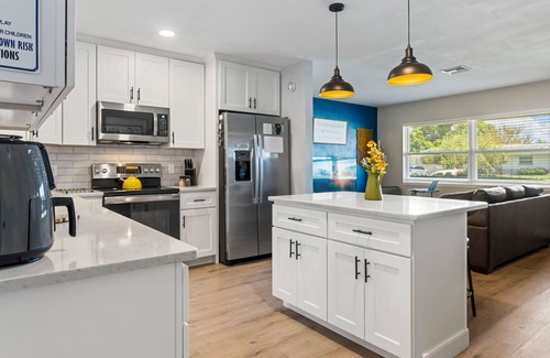 Clearwater House | Private Heated Pool Oasis 10 Mins to Clearwater Beach