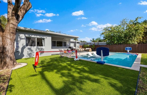 Royal Poinciana House | Private heated pool paradise with spa 5 Min from beach!