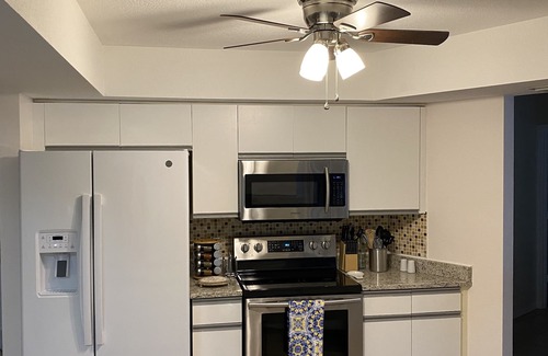 North Port House | Private Heated Pool; Healing Mineral Water Nearby