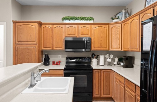 Litchfield Park House | Private Heated Pool 4-BR Home w/BBQ & Yard