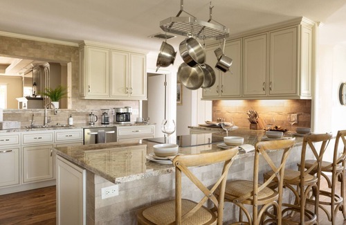 Canyon Lake Villa | Private High-End Resort. 1-Story. Heated Pool + Huge HotTub, GameRoom, Fireplace