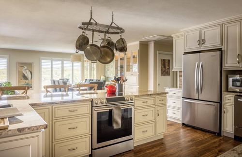 Canyon Lake Villa | Private High-End Resort. 1-Story. Heated Pool + Huge HotTub, GameRoom, Fireplace