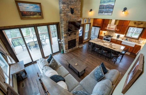 Eureka Springs House | Private Hiking + Biking Trails + Secluded
