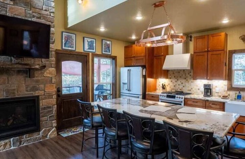Eureka Springs House | Private Hiking + Biking Trails + Secluded