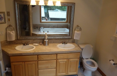 Welches Cabin | Private Hilltop Escape. Firepit, BBQ, Sunset, Sauna, Office