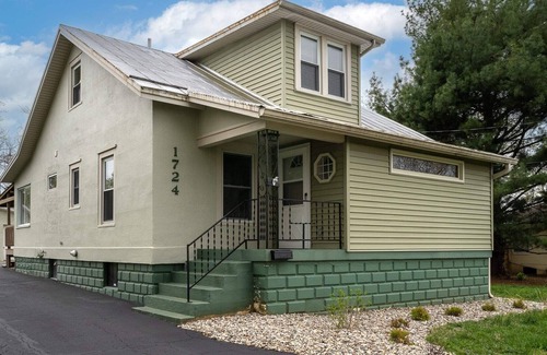 Poplar Level House | Private Home Close to Zoo, U of L, Churchill Downs