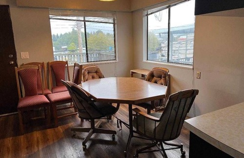 Renfrew-Collingwood House | Private Home For a Group of 4n