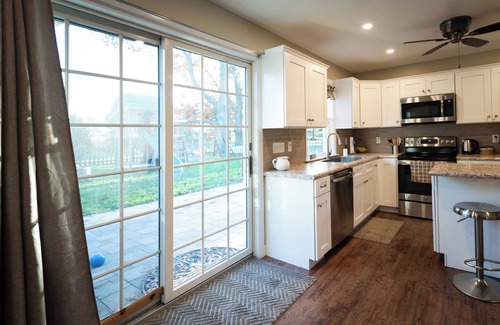 Washington Boro House | Private home has WIFI, Fireplace, Fire pit, Full Kitchen, 4 mile from Lancaster!