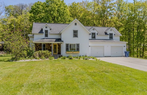Suttons Bay House | Private home in Suttons Bay