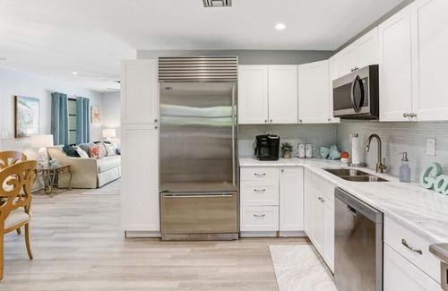 Lake Park House | Private Home Minutes Away from Downtown Naples and Beautiful Naples Beaches