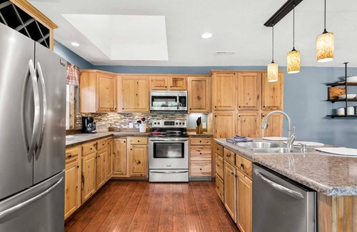 Jenkins House | Private Home Right on the Lake! Bring Your Boat, Pool, and Amazing Views