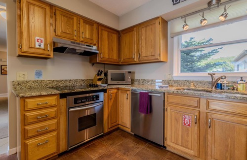 Cedar House | Private home sleeps 10 on Lake Leelanau