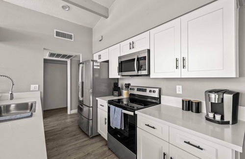 Charleston Preservation House | Private home with Pool! Sleeps 16 people