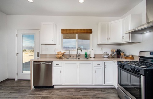 Wonder Valley House | Private Hot Springs - Desert Willow House