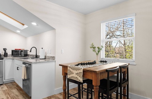 Branson Apartment | Private Hot Tub and Fire Pit - THE CARRIAGE HOUSE