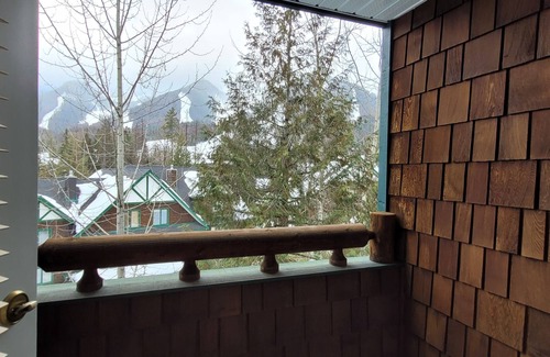 East Kootenay House | Private Hot tub & BBQ | Open-Plan | Ski-Out
